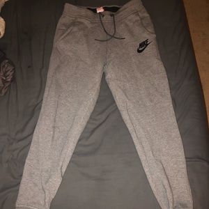 Women’s Nike Grey Sweatpants Size MED